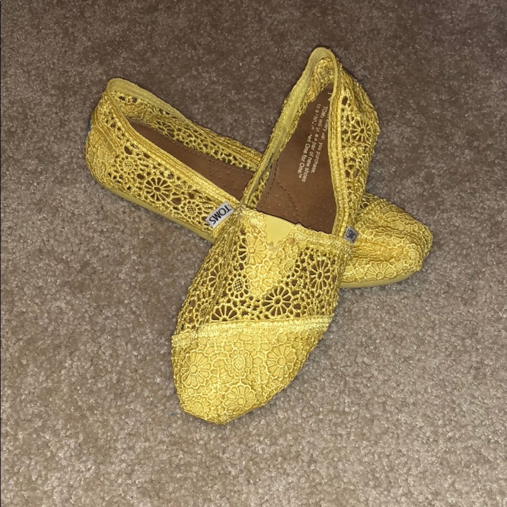 TOMS- yellow crochet/lace shoes